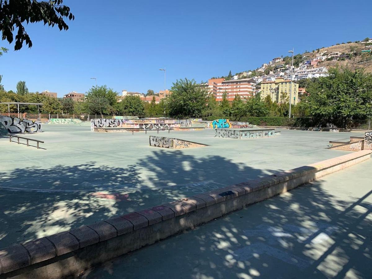 En Con Facil Aparcamiento En La Zona Granada